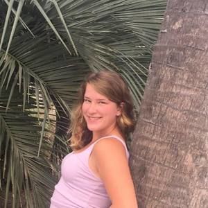 Meet your Posher, Kayla